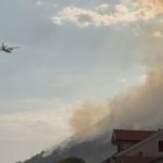 Požari na crnogorskoj obali: Bijela i Baošići bez struje i vode, avioni gase vatru