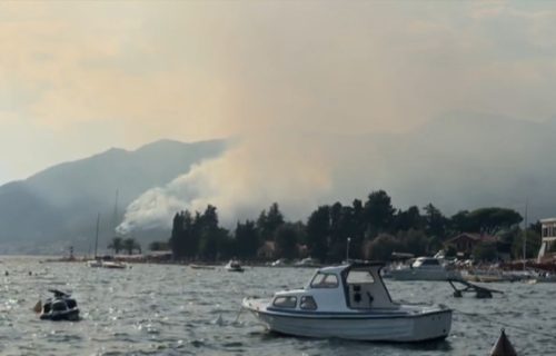Vatra stigla nadomak kuća kod Herceg Novog, u toku pripreme za evakuaciju