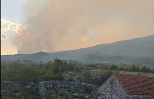 Helikopteri gase požar na Velestovu kod Cetinja
