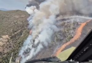 Helikopter MUP-a u akciji u Španiji: Stavljen pod kontrolu veliki požar kod Viljafranka (VIDEO)