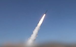 Raketni salvo na saudijske brodove: Huti objavili napad na više plovila u Crvenom moru (VIDEO)