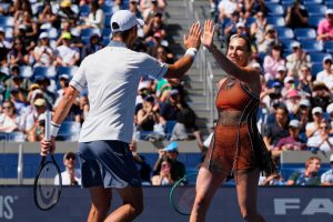 Vau, kakva žurka: Novak i Sabalenka napravili šou nasred US Opena, poveli, pa stali i ispali (VIDEO)