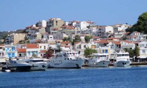 Drama na Zakintosu, šestoro povređenih, turistički brod udario u betonske blokove