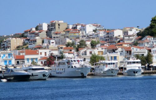 Drama na Zakintosu, šestoro povređenih, turistički brod udario u betonske blokove