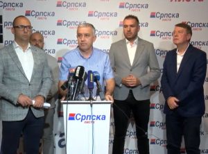 Srpska lista o divljačkom prebijanju Raškovića: “Tukli ga komadom šlaufa, prislonili mu pištolj na glavu”