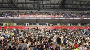 Poruka iz Srbije stigla do predsednika Amerike: Tramp reagovao na transparent sa UFC spektakla u Areni