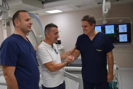 Doktor odustao od puta za Njujork i vratio se sa aerodroma da bi hitno operisao dečaka i spasao mu život