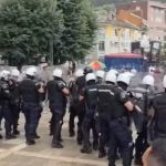 ANS: Kamenicama na policiju i novinare - je li i to "borba za slobodu"?