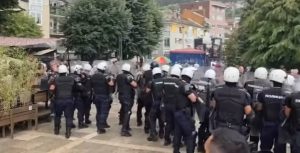 ANS: Kamenicama na policiju i novinare – je li i to “borba za slobodu”?