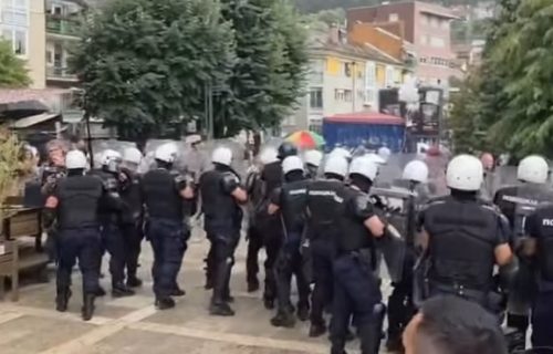 ANS: Kamenicama na policiju i novinare - je li i to "borba za slobodu"?