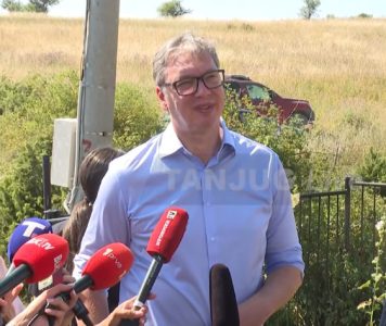 (UŽIVO) Vučić u poseti Donjem Malovanu kod Kupresa: “Mnogo je teško ovde biti Srbin, a danas je još teže” (VIDEO)