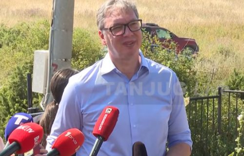 (UŽIVO) Vučić u poseti Donjem Malovanu kod Kupresa: "Mnogo je teško ovde biti Srbin, a danas je još teže" (VIDEO)