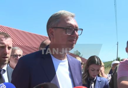 Poseta jugozapadu Srbije: Vučić u obilasku poljoprivrednog gazdinstva Arsović u selu Kušići