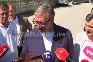(UŽIVO) Vučić u poseti jugoistoku Srbije: Ispred preduzeća “Ukras” objavio radosnu vest