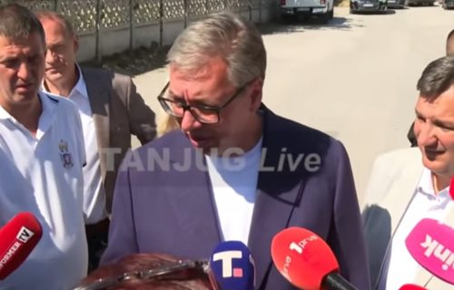 (UŽIVO) Vučić u poseti jugoistoku Srbije: Ispred preduzeća "Ukras" objavio radosnu vest