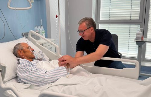 Vučić posetio povređenog Raškovića: Cela Srbija ga beskrajno voli