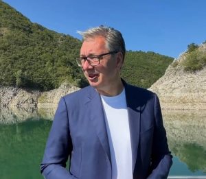 Vučić se oglasio sa idiličnog Uvačkog jezera: U kadru i veličanstvena ptica, jedan od simbola Srbije