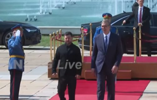 Crveni tepih, garda i intoniranje himni: Vučić svečano dočekao Zelenskog ispred Palate Srbija