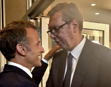 “Kad između dva sastanka bukvalno naletite na prijatelja”: Vučić se sastao sa Makronom u Njujorku