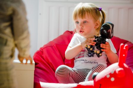 Psiholog otkriva: Evo zašto roditelji ne bi trebalo da teraju decu da dele svoje igračke