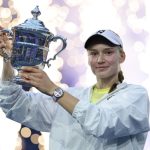 Jednim udarcem dve muve: Ribakina osvojila trofej u Njujorku i stala uz rame sa Štefi Graf