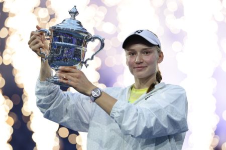 Jednim udarcem dve muve: Ribakina osvojila trofej u Njujorku i stala uz rame sa Štefi Graf