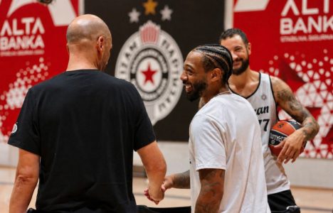 Stigao Karlik Džons: Penjaroja dočekao najvažnije ime u timu Partizana
