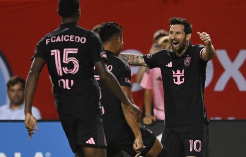 Jedan pogodio, drugi asistirao: Pun stadion uživao u magijama Mesija i Levandovskog (VIDEO)