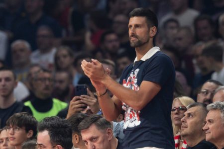 Ludilo među navijačima: Novak stigao u Peking, pogledajte šta se dešavalo na aerodromu (VIDEO)