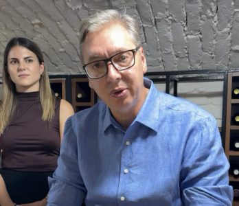 Vučić na Paliću razgovarao sa mladima: Slaninom i posluženjem iskupio se za dug govor na salašu