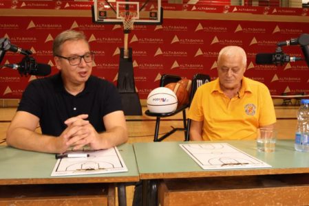 Prva epizoda “PodkAVst”-a: Vučićev gost poznati košarkaški trener Miroslav Muta Nikolić (VIDEO)
