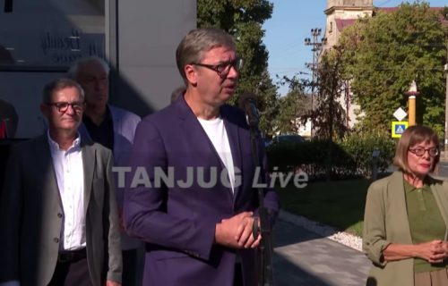 (UŽIVO) Vučić u poseti Zapadnobačkom okrugu: Predsednik u Ratkovu obilazi kompaniju „Phi Academy" (VIDEO)