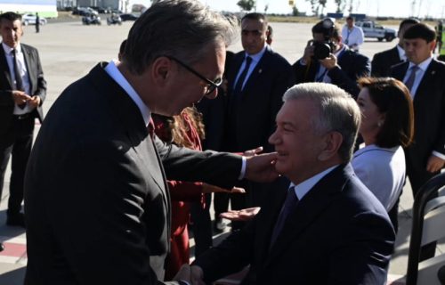 Svečani doček na aerodromu: Vučić ugostio predsednika Uzbekistana uz najviše državne počasti