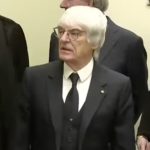 Skandal na aerodromu: Uhapšen Berni Eklston (95), nosio pušku u avionu