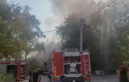 Bukti požar u Niškoj Banji: Vatra blizu Instituta za lečenje i rehabilitaciju, vatrogasci na terenu