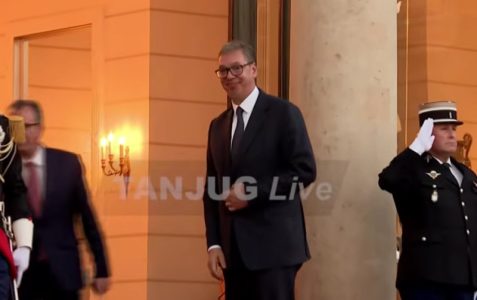 Vučić stigao u Jelisejsku palatu na svečanu večeru koju priređuje Makron (VIDEO)