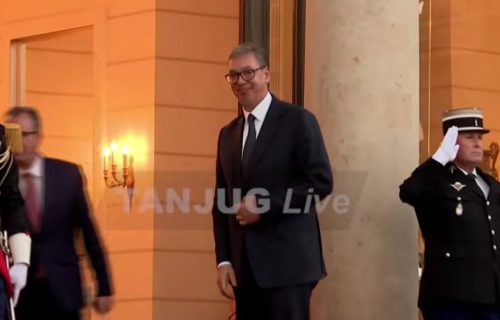 Vučić stigao u Jelisejsku palatu na svečanu večeru koju priređuje Makron (VIDEO)