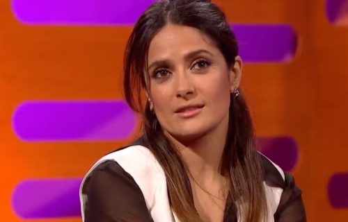 Salma Hajek, naga u okeanu: Glumica proslavila 60. rođendan i pokazala telo koje prkosi godinama (VIDEO)