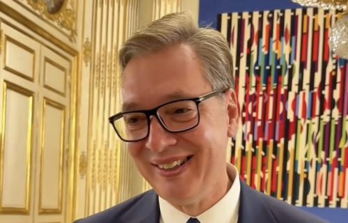(UŽIVO) "Čekam Makrona, razgovaraćemo sat vremena": Vučić se javio iz Jelisejske palate u kasne sate