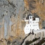 Kada odete pod Ostrog, jednu stvar ne nosite nazad sa sobom: Evo kako se vernici mole Svetom Vasiliju