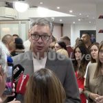 Pao potpis: Aleksandar Vučić stigao u opštinski odbor SNS-a i podržao izbornu listu