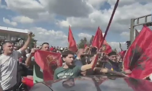 Haos i nemiri u Hagu: Albanci divljali zbog presude vođama tzv. OVK, policija udarila vodenim topovima