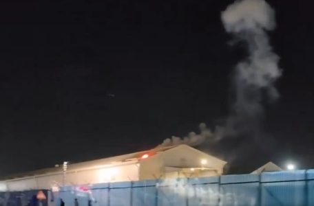 Albanci i danas prave haos zbog presude u Hagu: Kamenicama gađali sedište Euleksa i vikali “UČK” (VIDEO)