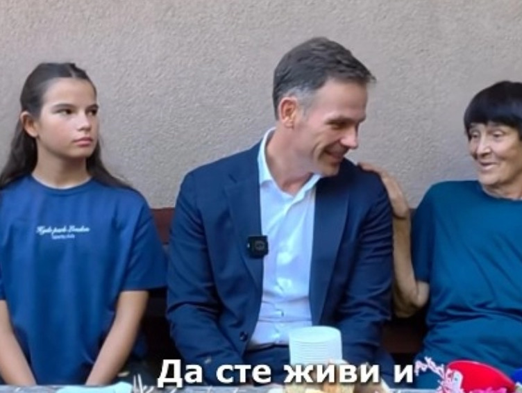 Mali sa porodicom Mitrović u Čamurliji: “Na nama je da pokažemo razumevanje i brigu” (VIDEO)