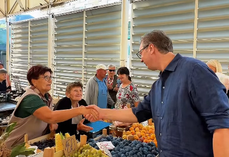 "Uvek je najzanimljivije na pijaci": Vučić razgovarao sa građanima Smedereva (VIDEO)