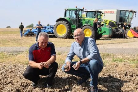Vučević sa poljoprivrednicima u Pomoravlju: “Građani će izabrati rad, stabilnost i sigurnost” (FOTO)