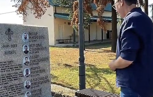 Vučić se poklonio žrtvama u Duboni i Malom Orašju: Uvek dođem da se poklonim stradaloj mladosti