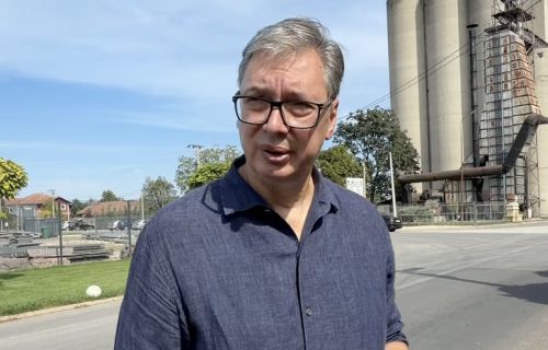 Razgovor sa meštanima u Podgorcu: Vučić najavio podršku i pomoć u zaposlenju majci petoro dece