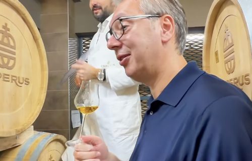 "Šljiva nas je u teškim vremenima hranila i čuvala": Vučić obišao destileriju kod Rače