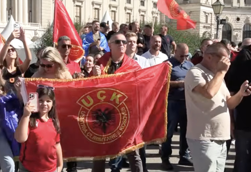 Provokacija usred Beča: Albanci protestovali zbog presude liderima OVK, vijorile se opasne zastave